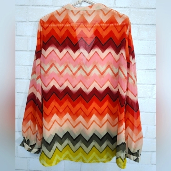 Banana Republic Semi Sheer Earth Toned Chevron Top Shirt Blouse Size Medium - Picture 5 of 9